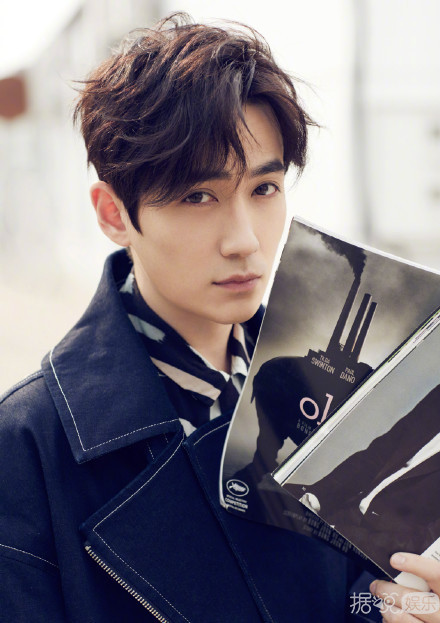 在千玺腹肌里捉迷藏?朱一龙睫毛上荡秋千?饭