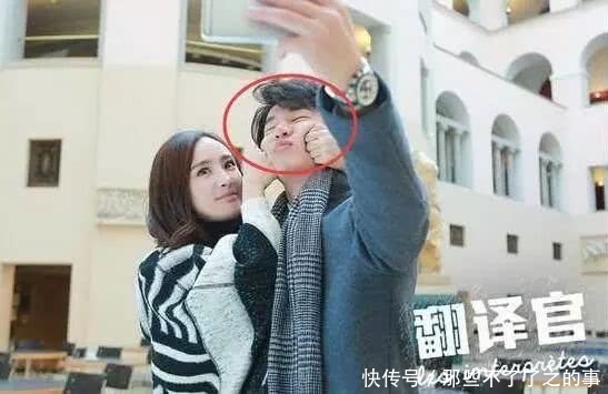 最害羞的穿帮镜头,杨幂和黄轩甜蜜自拍,角度不