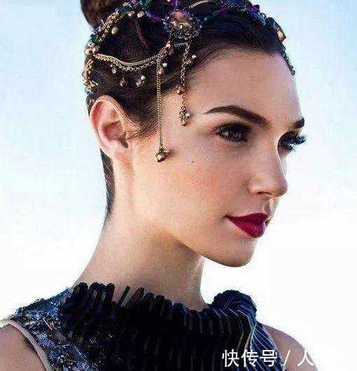 票房排行榜前十女演员 t01fe4e9ca1e6a44494.jpg