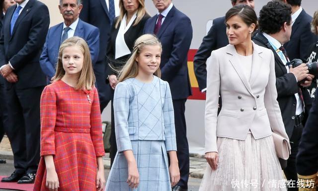 西班牙王后和女儿一起出行!小公主真会穿,衣品