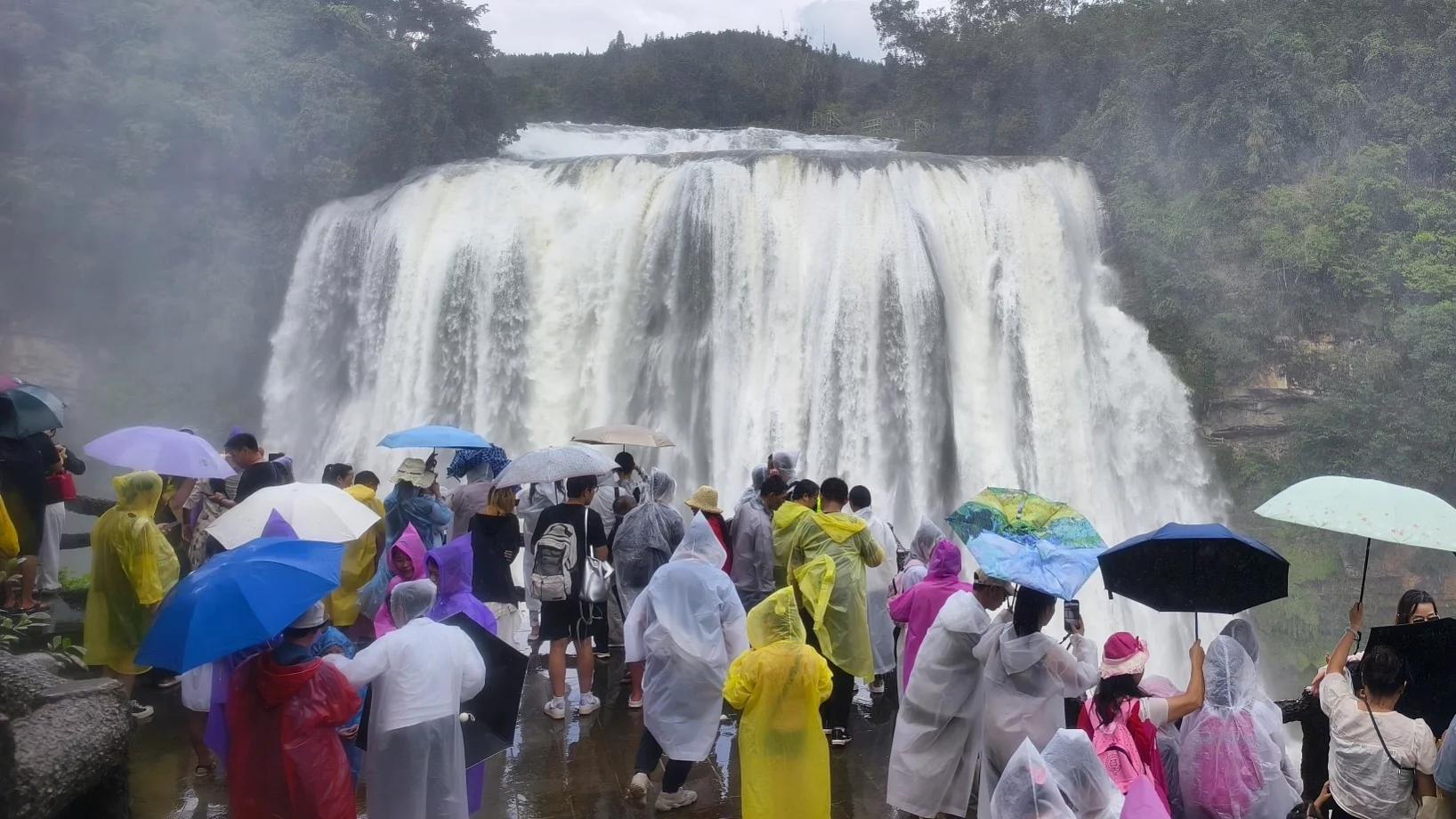 贵州旅游火爆，暑期订不到房了