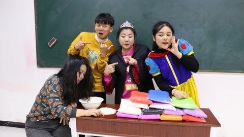学生给老师发粘土，没想同学们公报私仇，让老师数大米数到崩溃