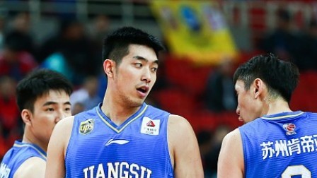 CBA 18/19赛季 龙狮VS肯帝亚第一节：吴冠希篮下暴扣+连送盖帽首节惊艳十足