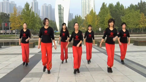 糖豆广场舞精选大众舞蹈 超帅鬼步舞《妹妹不哭》
