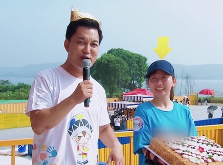 摇啊笑啊桥 第三季 李锐生日获小姐姐送蛋糕！