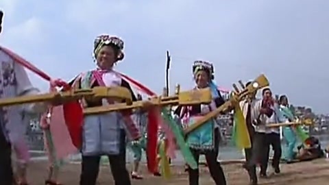 经典传奇 小山村石头的秘密