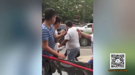 蓝天娱乐快报 2016 7月 男子当街拦婚车要钱成网红 遭对方暴打 160705