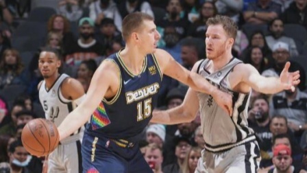 2021-2022赛季NBA集锦 NBA-约基奇35+17+8 霍华德21分 掘金大胜马刺