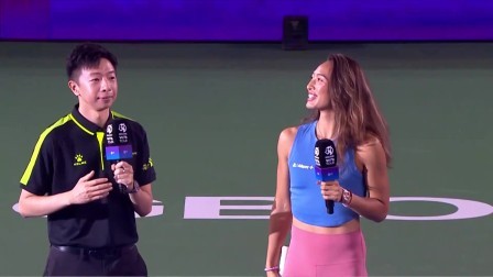 郑钦文球迷见面会，现场送亲签