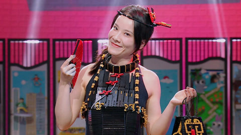 选手上演乐高穿搭走秀