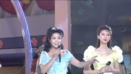 央视1996春晚 苏红朱虹《穿越霓虹》，评弹演唱韵味十足