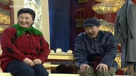娱闻第一速递 2017 9月 小品王与大导演过招谁厉害? 冯小刚颁奖口误 赵本山直接上去一巴掌 170921