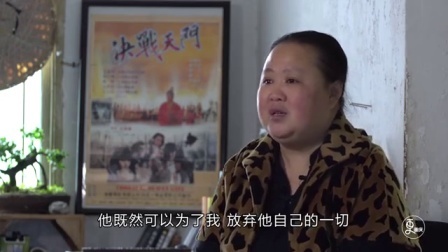 二更视频 这个香港著名导演选择在重庆卖小面 496
