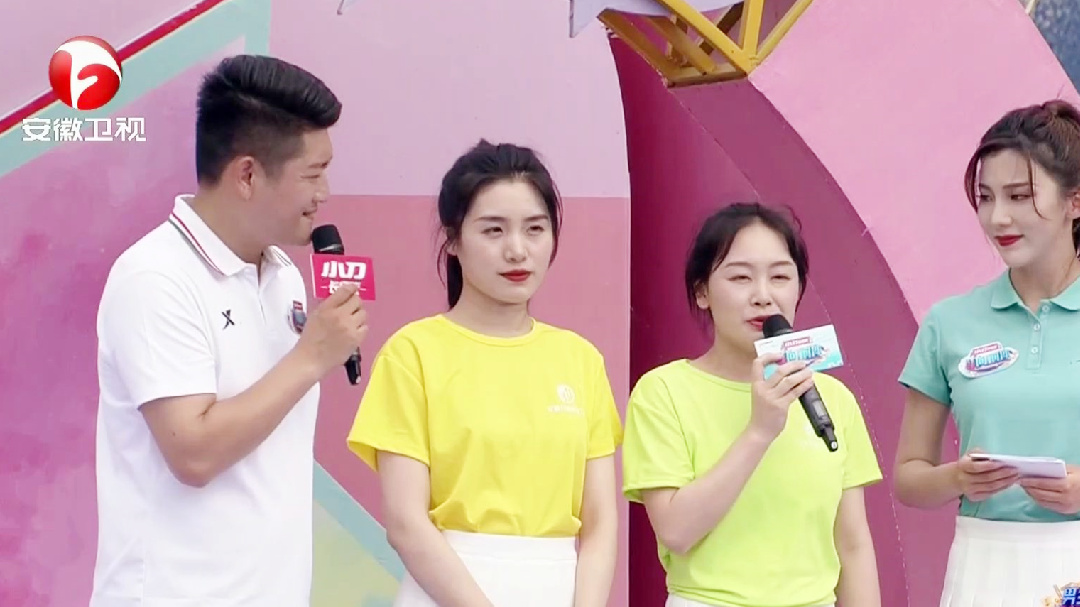 团建上节目？公司美女争相“出境”