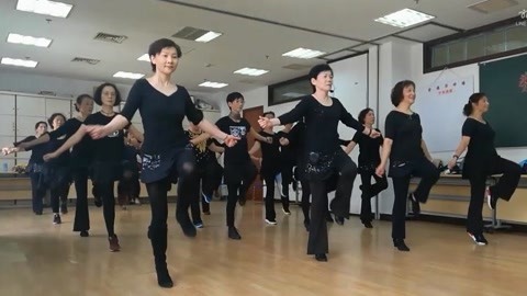 广场舞 排舞广场舞《环球旅行》