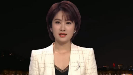 1818黄金眼 不能倒热水的高科技水杯 “哥老官”也有话要说