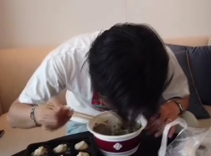 综艺吃瓜社 正努力成为美食博主的王晰