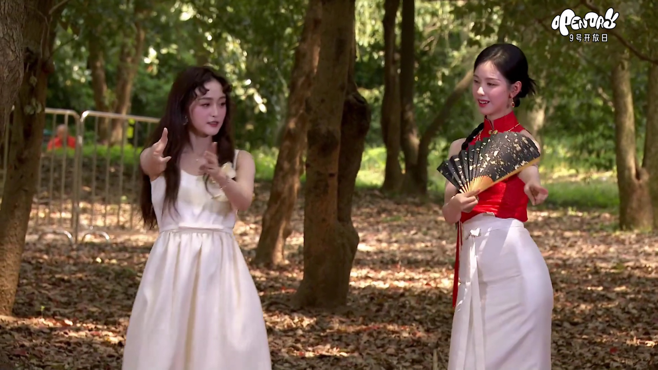 《雁回时》收官直播：陈都灵、何泓姗现场跳舞