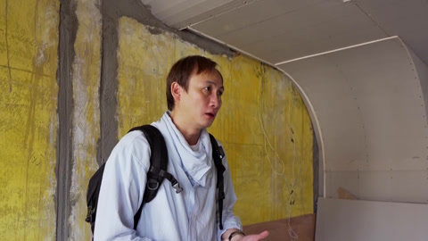 小家大作 顶上有个洞的家 给独居老人看不见的呵护