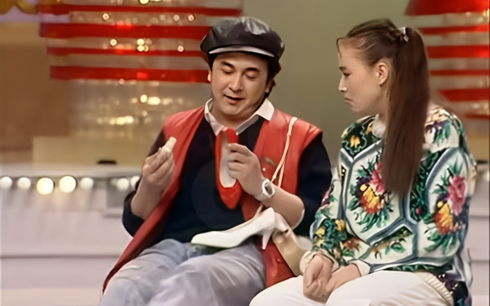 宋丹丹演绎经典小品《手拉手》