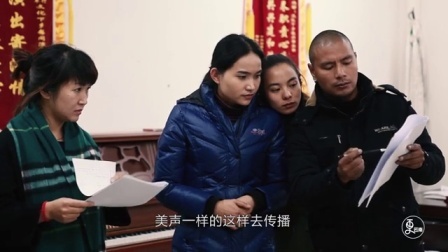 二更视频 大山里的歌坛轰炸机一开口 碾压迪玛希的海豚音 396