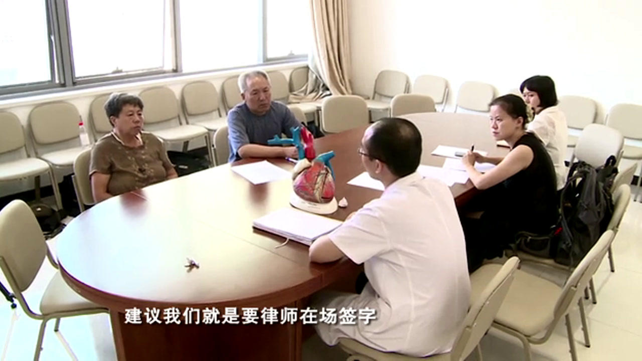 因为是医生 农村母亲为儿治病欠债卖房 拒付400元律师费医生主动帮忙垫上