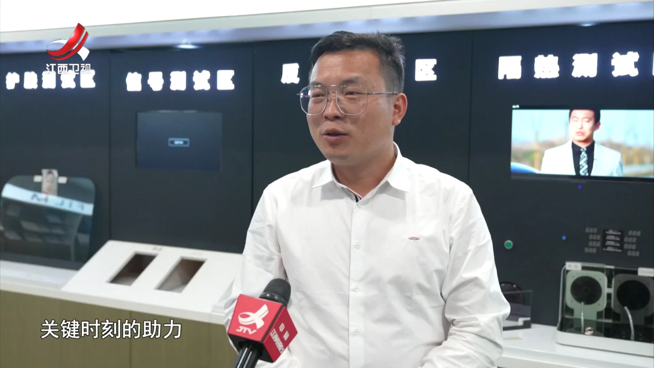 社会传真 当作“自己人”  办好自家事