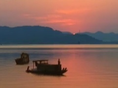 经典传奇 湖中鬼影探秘