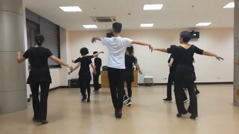 广场舞 排舞广场舞《月亮河》