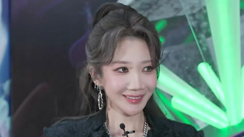 乃万透露新专辑进度 王以太鬼脸三连拍豁出去了