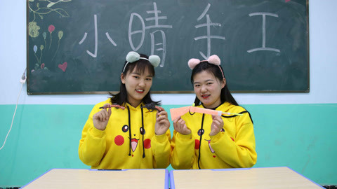 美女家务事 小晴用粘土和卡纸做98K