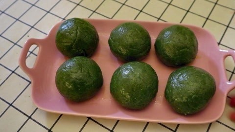梁小轩和轩妈试吃各种美食 轩妈自制青团