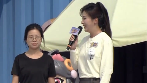 大学生晋级赛首关落水 劲松大哥靠臂力惊险过关