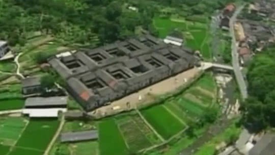 经典传奇 中国神秘宝藏之谜·深山里的怪屋