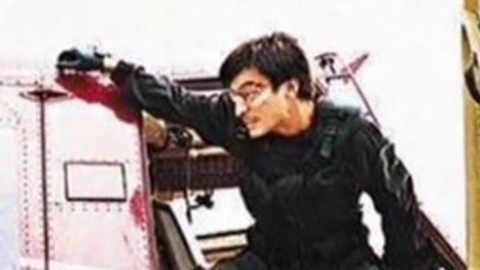 娱乐加油赞 华仔踢坏飞机遭赔款 法国男翻拍照