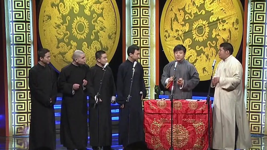 他打着师徒的名义，出去坑蒙拐骗