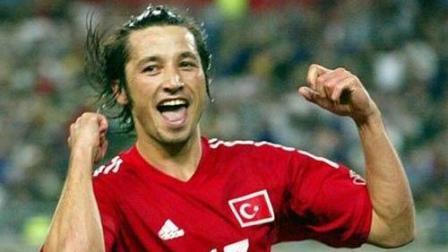 足球场上冰滑得最6的 冰场上球踢得最棒的人