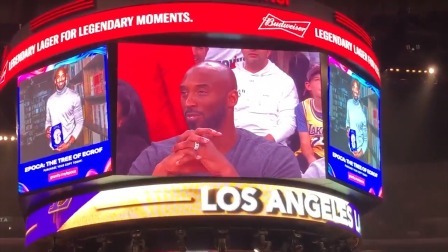 NBA流言收割机 科比现场观战跟詹姆斯握手，斯台普斯球馆气氛嗨爆