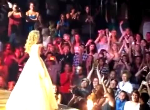 Taylor Swift Love Story (Live Austin Texas)饭拍版 11/10/26-Taylor Swift (泰勒·斯威夫特)