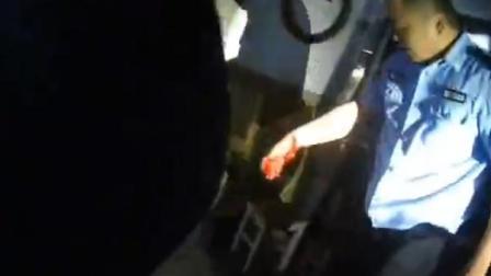 @所有人 辅警爬上屋顶救火不慎跌落，受伤手腕缝合20针