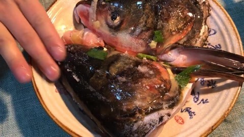 剁椒鱼头：正宗湖南湘菜做法，在家就可以做的美味！