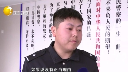 第一时间 家里老爸不走心 3岁熊娃开挖掘机连闯两条街