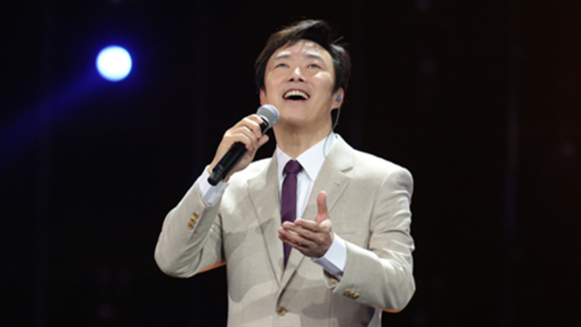 众歌神齐聚《诗歌之王》唱响中国爱