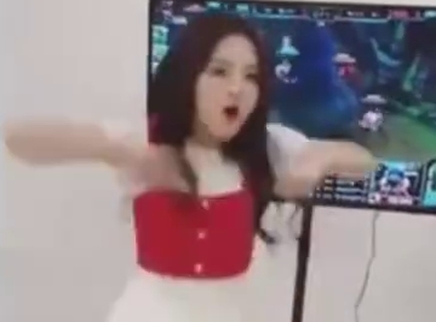 娱乐新鲜爆 杨超越来自灵魂的尬舞太好笑了