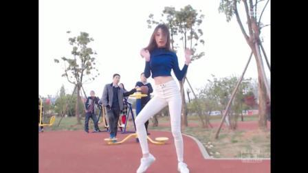 舞者滢滢 第一季 长腿滢滢在公园性感热舞泫雅大热单曲《因为红》