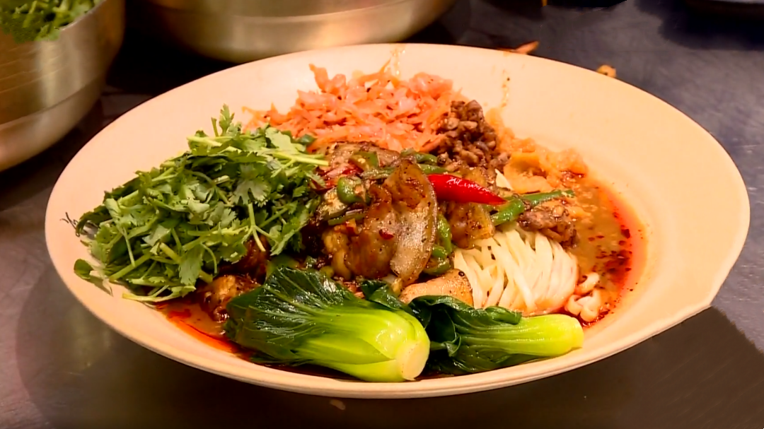 人气美食 长寿路成都板凳面 土豆泥来拌