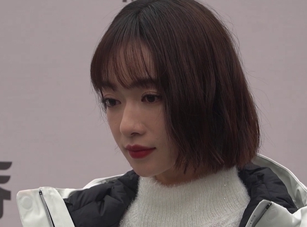 吴谨言造型甜美亮相活动现场