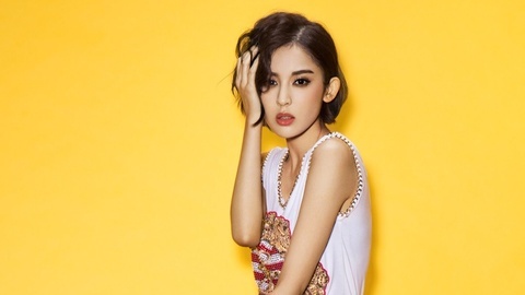 Cover star 随性娜扎褪去女神的外衣