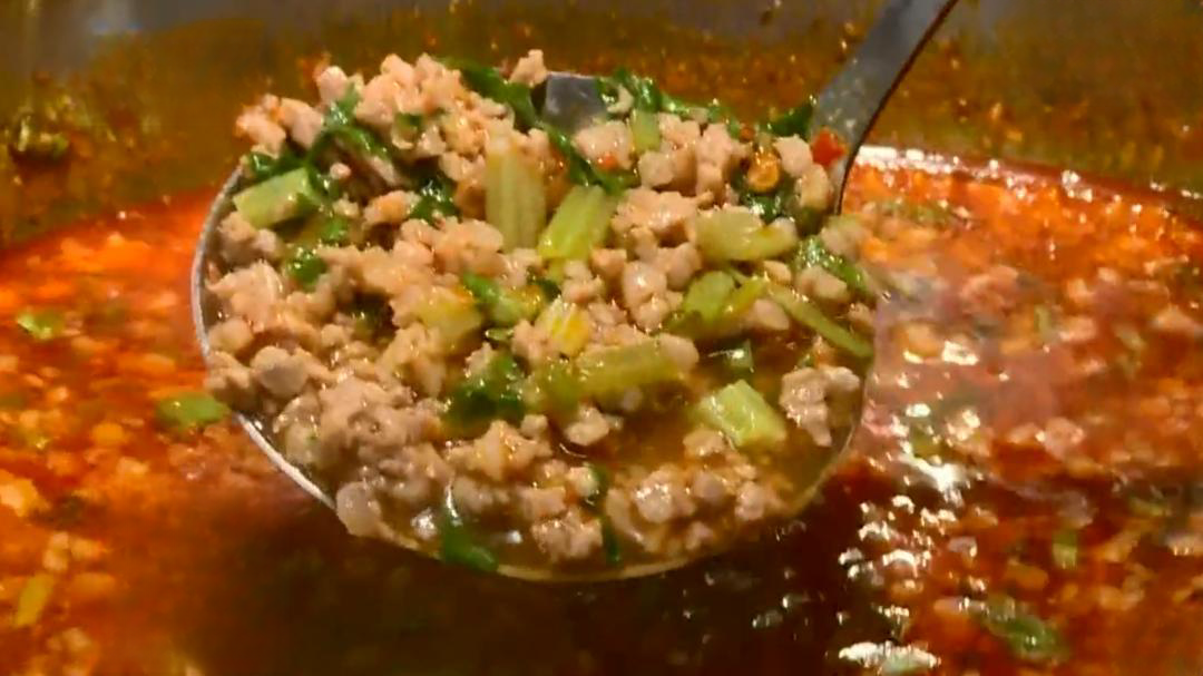 人气美食 龙兰路一口春鲜 春椿白米虾