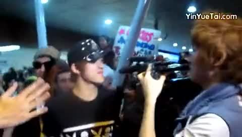 IU kiss&cry 哥伦比亚黄金机场 饭拍版 12/05/11-U-Kiss (UKiss)